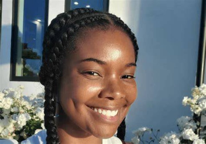 Gabrielle Union Shares Gorgeous Photos With Kaavia James At The Pool