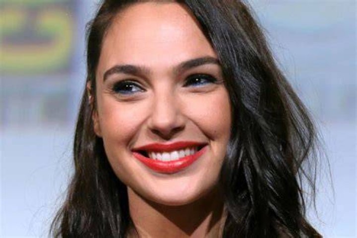 Gal Gadot Biography - Facts, Childhood, Family Life & Achievements