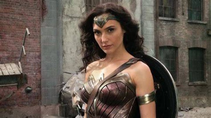 Gal Gadot Is Wonderful In $14,000 Valentino Gown