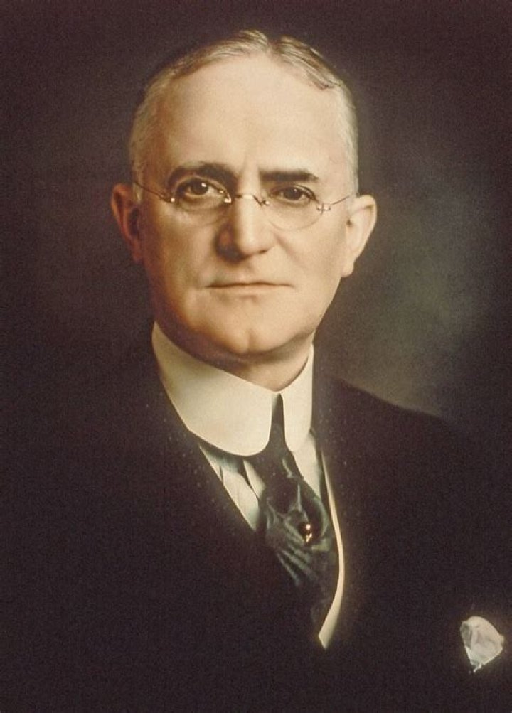 George Eastman Biography - Childhood, Life Achievements & Timeline