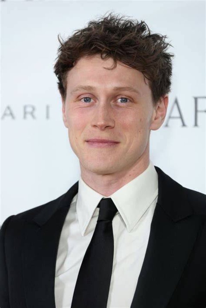 George MacKay Height Weight Shoe Size Measurements Facts Family Bio