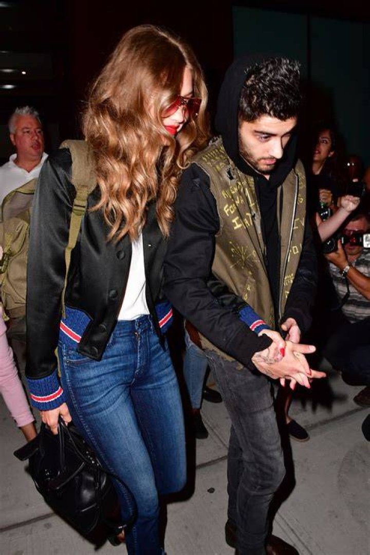 Gigi Hadid And Zayn Malik Hold Hands In New Pics And Spark Reconciliation Rumors!