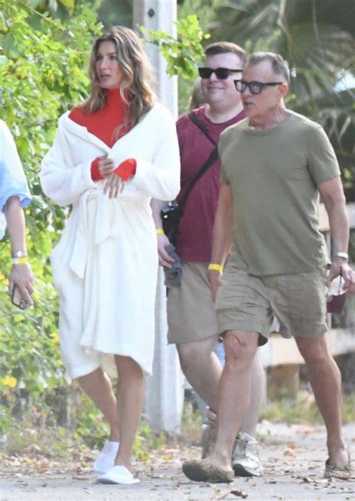 Gisele Bündchen in Bathing Suit Says "Manifest Anything" — Celebwell