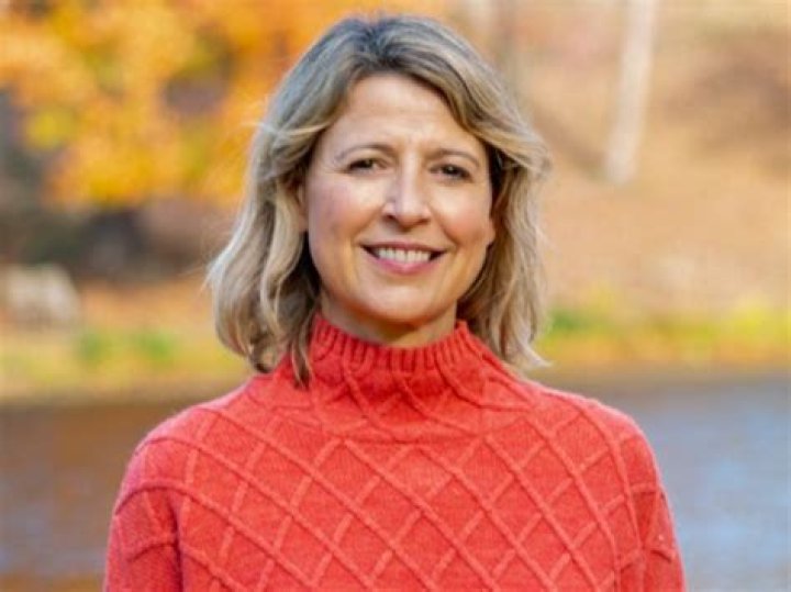 Great Weekends Star Samantha Brown Shares Swimsuit Photo From Iceland