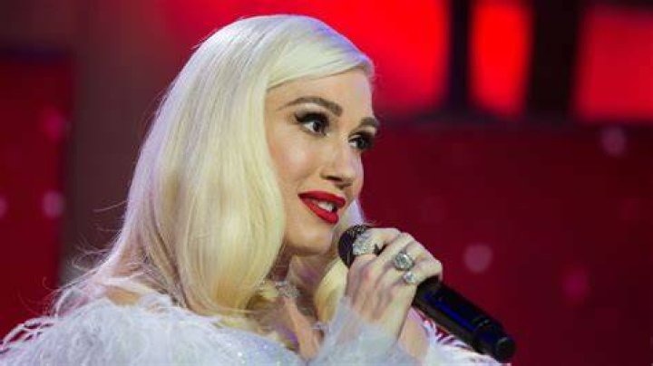 Gwen Stefani Exposes Herself After Forgetting Her Own Song’s Lyrics In Hilarious Viral Video – ‘Come On You Gotta Help Me’