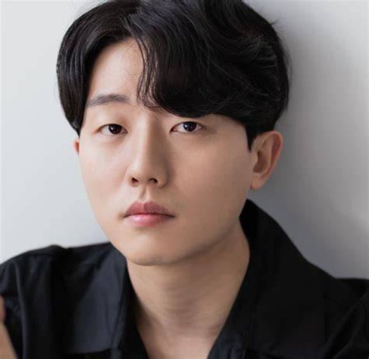 Ha Seok-jin Biography - Facts, Childhood, Family & Achievements of South Korean Actor & Model