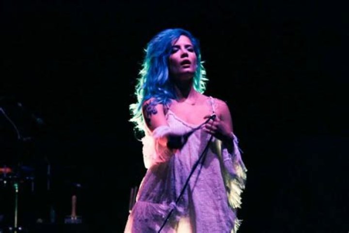 Halsey Complains About Double Standard Between Men And Women – Here’s What She Had To Say