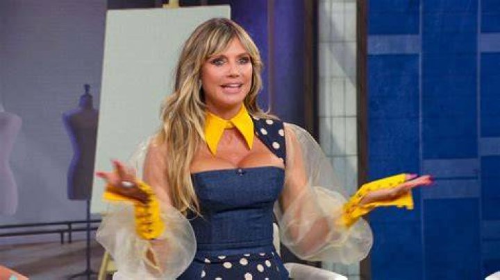 Heidi Klum Drops Her Clothes To Sunbathe In Her Yard