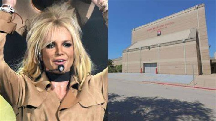 High school boots substitute teacher for doing Britney Spears karaoke in classroom