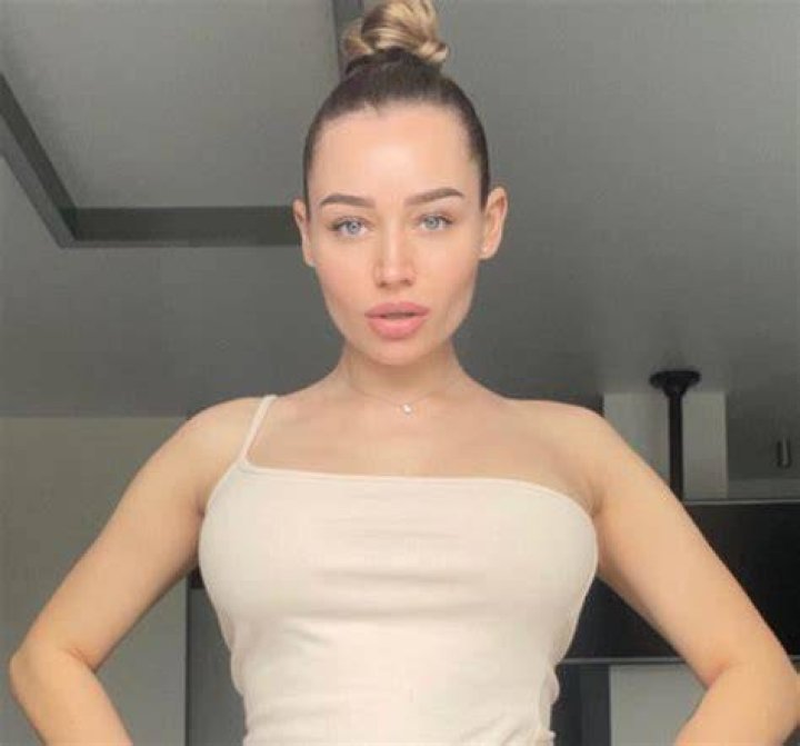 Holly Hendrix Biography, age, height, boyfriend, OnlyFans, leaks, videos, pictures, Twitter
