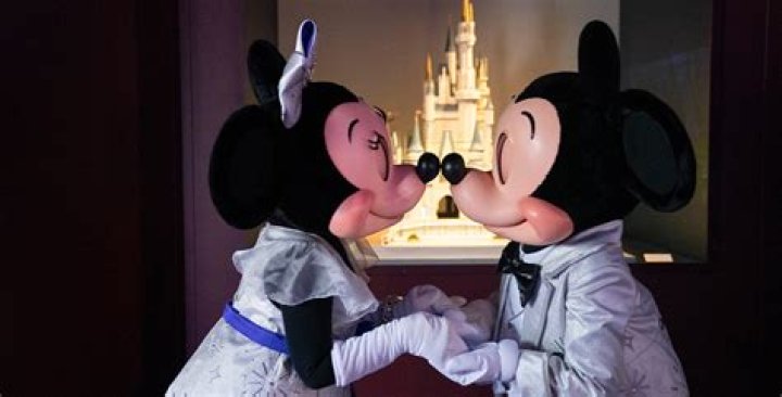 How are Minnie and Mickey related? – Celebrity