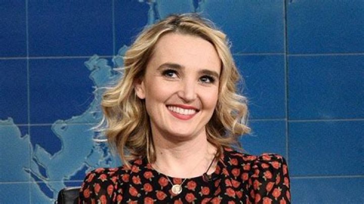 How did Chloe Simon get Dipstick? – Celebrity