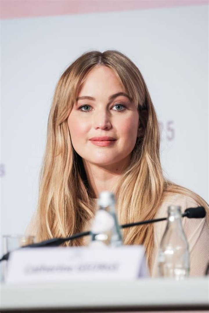 How did Jennifer Lawrence go deaf?