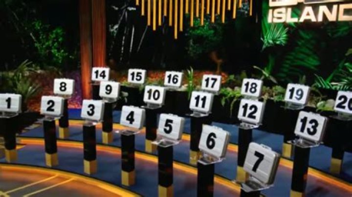How does ‘Deal or No Deal Island’ work? The new game show, explained