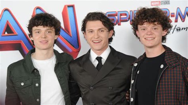 How many brothers does Tom Holland have?