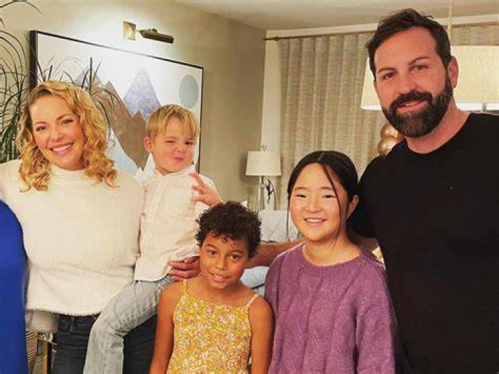 How many children do Josh Kelley and Katherine Heigl have?