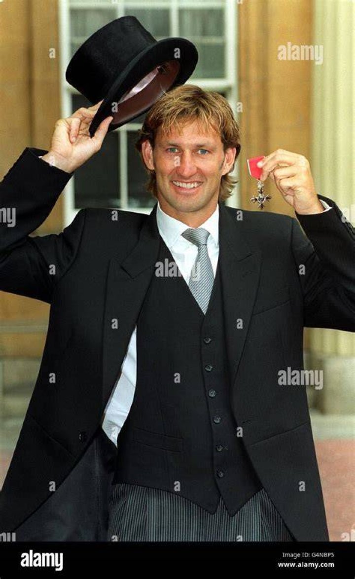 How many times has Tony Adams MBE been married? Who are Tony Adams’ wives?