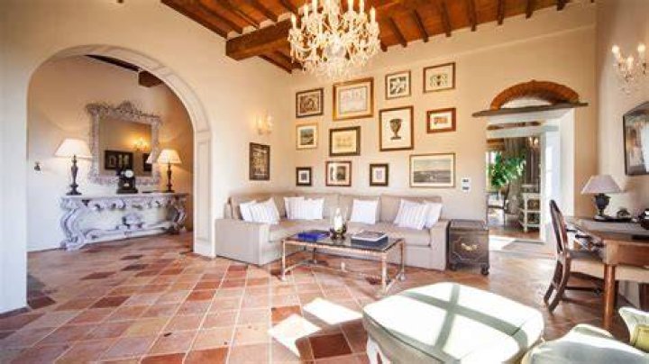 How much did the house in Under the Tuscan Sun cost? – Celebrity