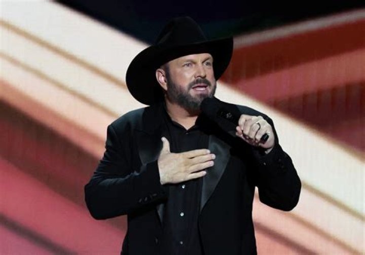 
How Much Money Does Garth Brooks Make? Latest Income Salary
