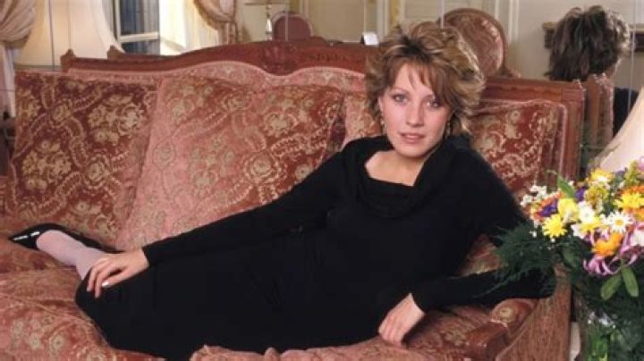 
How Much Money Does Linda Hamilton Make? Latest Income Salary
