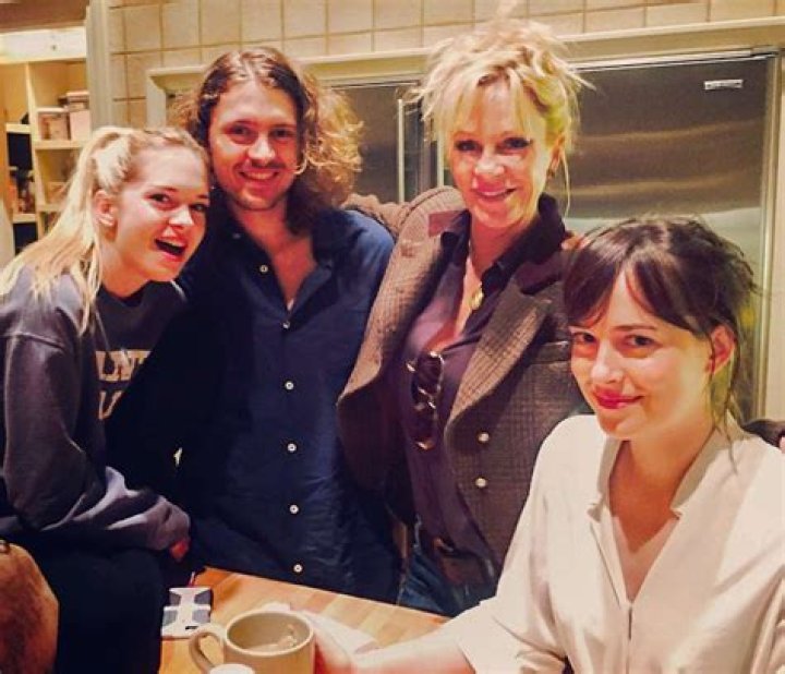 
How Much Money Does Melanie Griffith Make? Latest Income Salary
