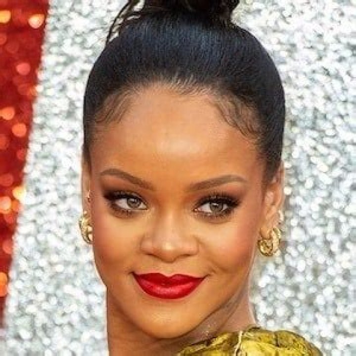 
How Much Money Does Rihanna Make? Latest Income Salary
