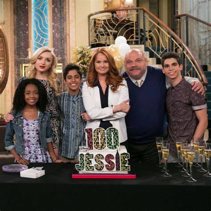How old is Jessie in Jessie? – Celebrity