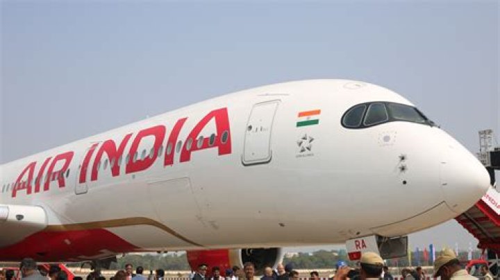 How old is La India?