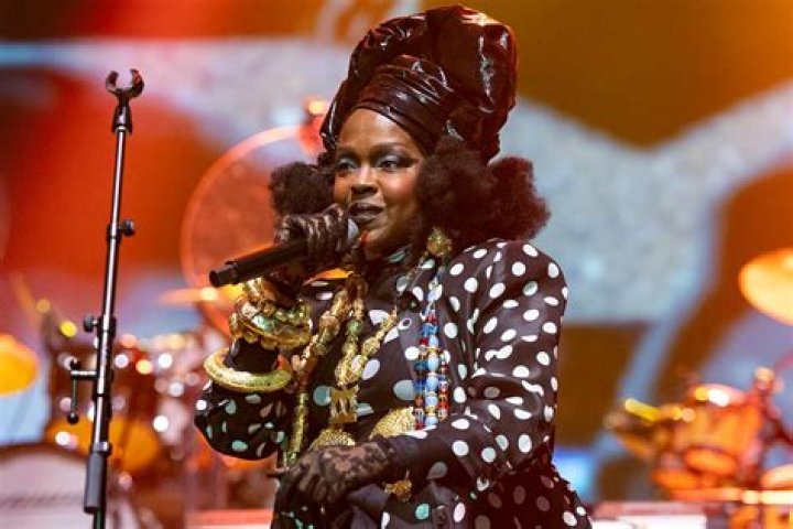How rich is Lauryn Hill?