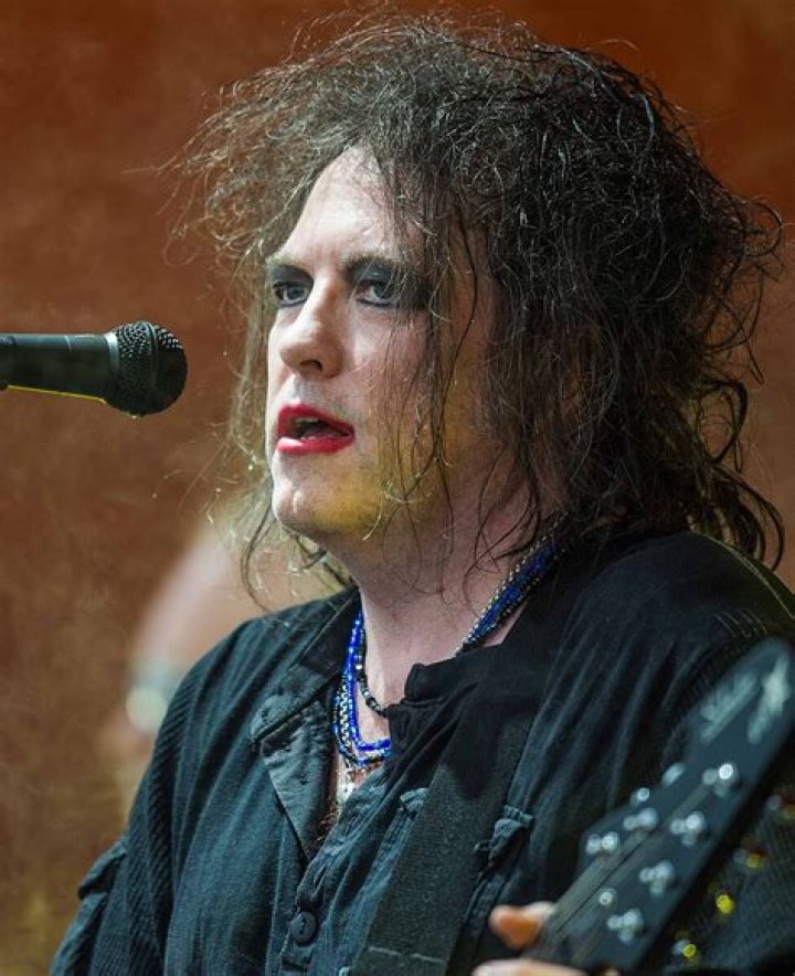 How rich is Robert Smith from The Cure? – Celebrity
