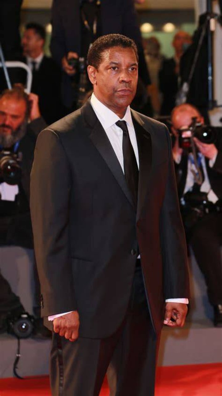 How tall is Denzel Washington?