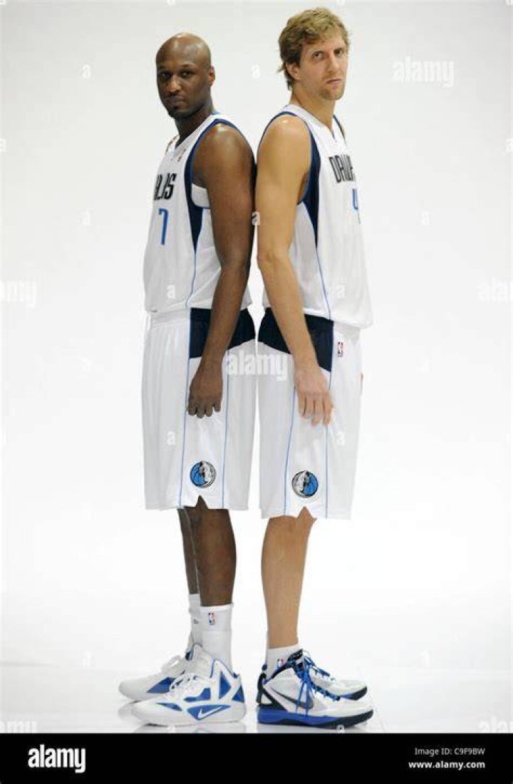 How tall is Dirk Nowitzki?