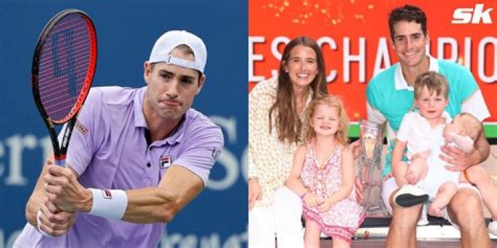 How tall is John Isner's wife?