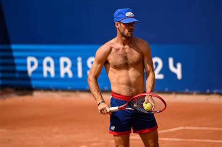 How tall is Tommy Paul the tennis player? How much does Tommy Paul weigh?