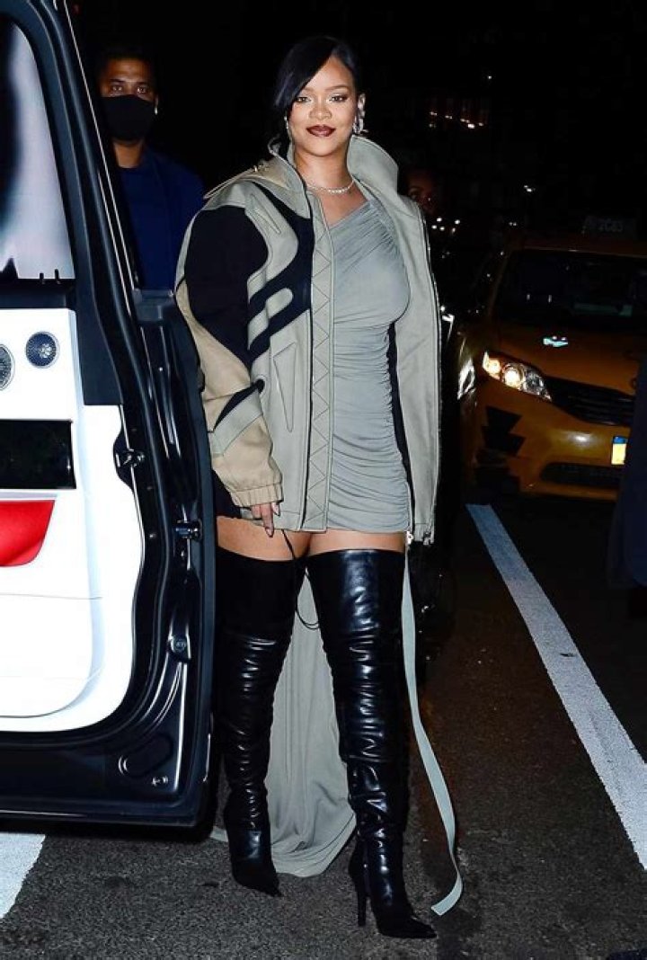 In mini shorts and stilettos: Rihanna’s new outing in the last weeks of pregnancy
