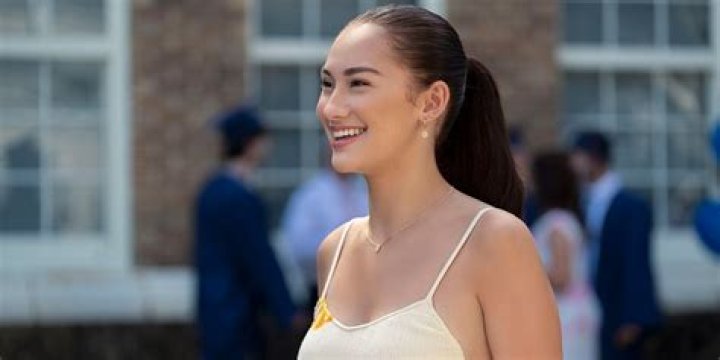 Is Lucinda a pretty name? – Celebrity