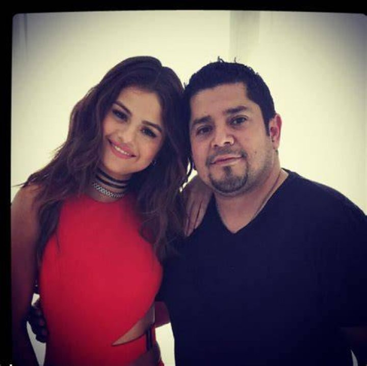 Is Selena Gomez close to her dad Ricardo Joel Gomez?