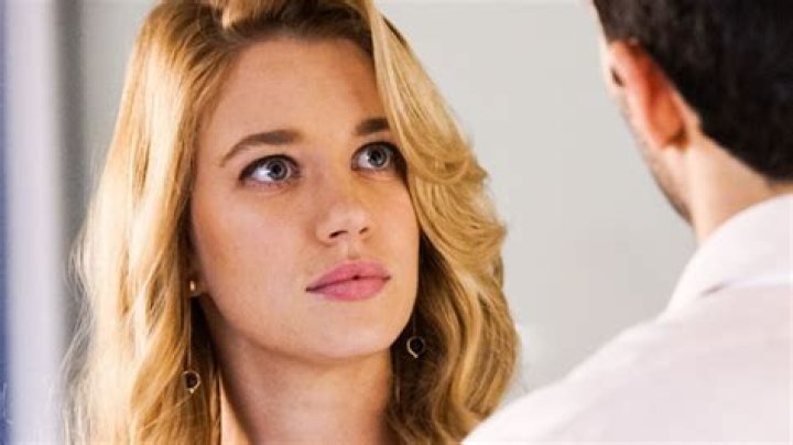 Is Yael Grobglas married? – Celebrity