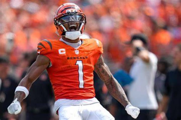 Ja’Marr Chase age, height, ethnicity, family, college, 40 time, draft, trade, net worth, Instagram