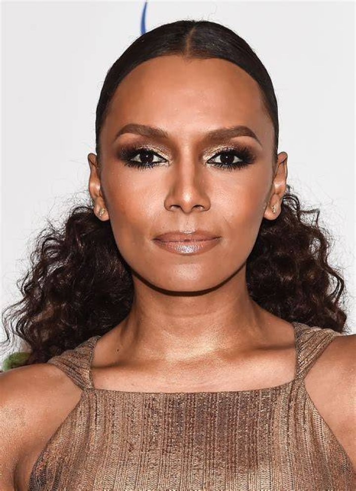 Janet Mock Biography - Facts, Childhood, Family Life & Achievements