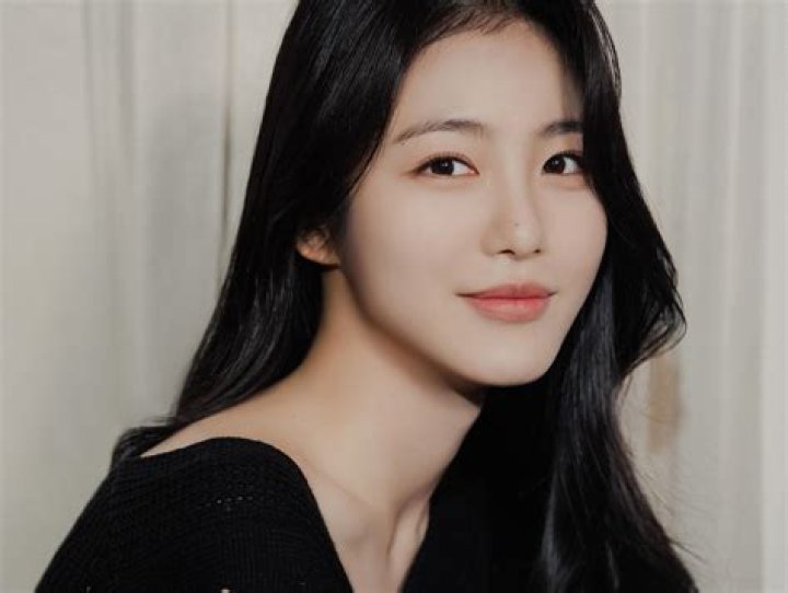 Jang Ja-yeon Biography - Facts, Childhood, Family & Achievements of South Korean Actress
