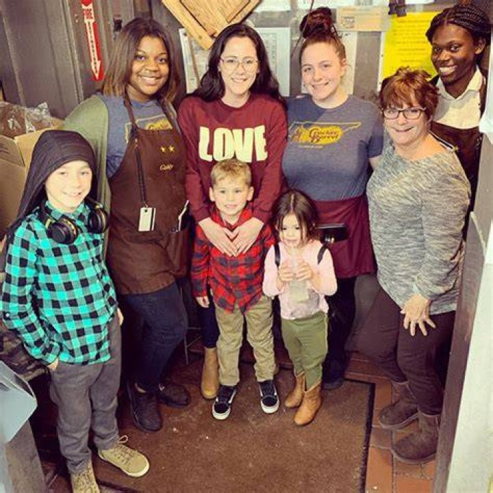 Jenelle Evans Celebrates Thanksgiving At Cracker Barrel With All Her Kids
