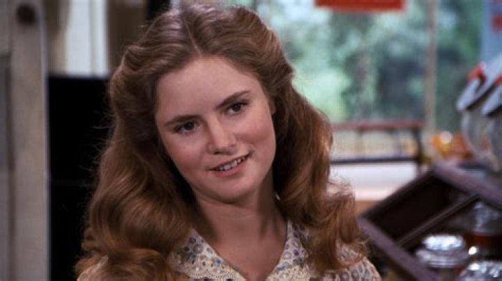 Jennifer Jason Leigh Biography - Facts, Childhood, Family Life & Achievements