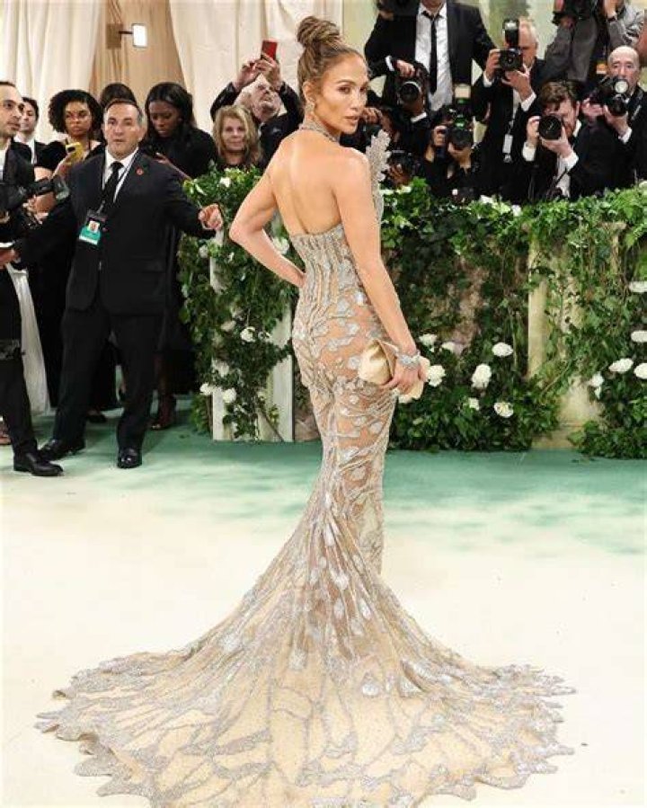 Jennifer Lopez Flaunts Her Insane Curves In Another Cutout Dress!