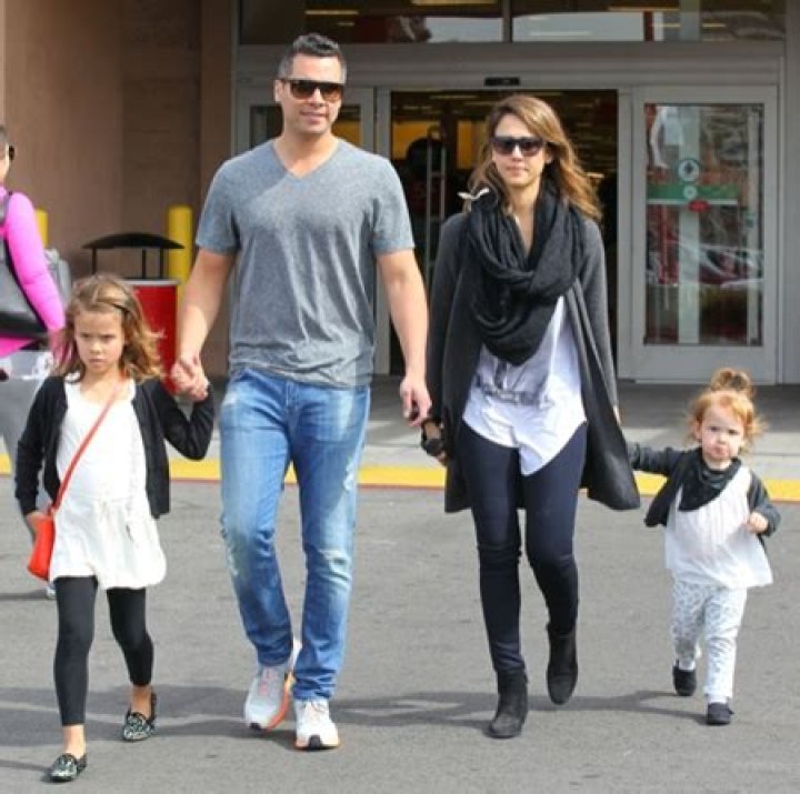 Jessica Alba Family Tree Father, Mother and Kids Name Pictures