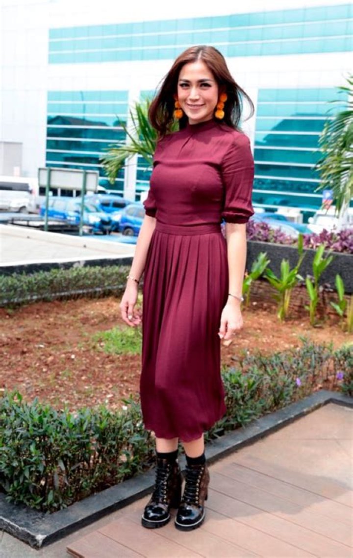 Jessica Iskandar in Bathing Suit Enjoys a "Very Special Moment" — Celebwell