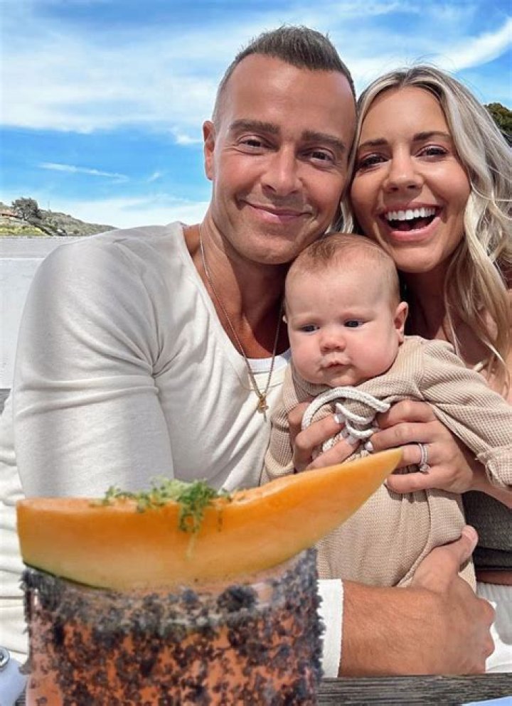 Joey Sindelar family, wife, children, parents, siblings