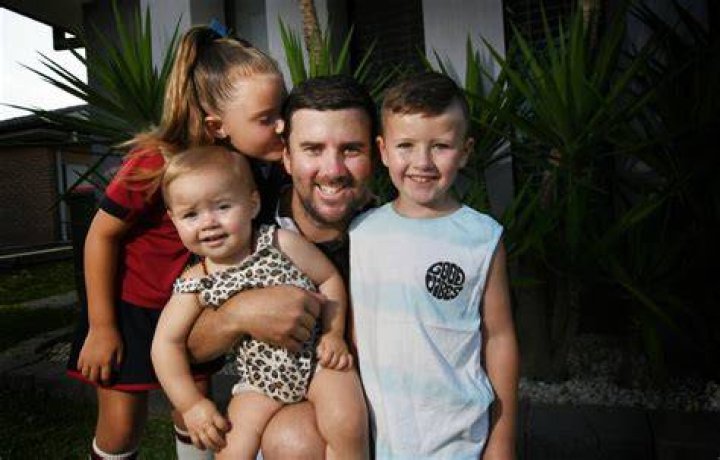 Josh Hazlewood children: Does Josh Hazlewood have children?