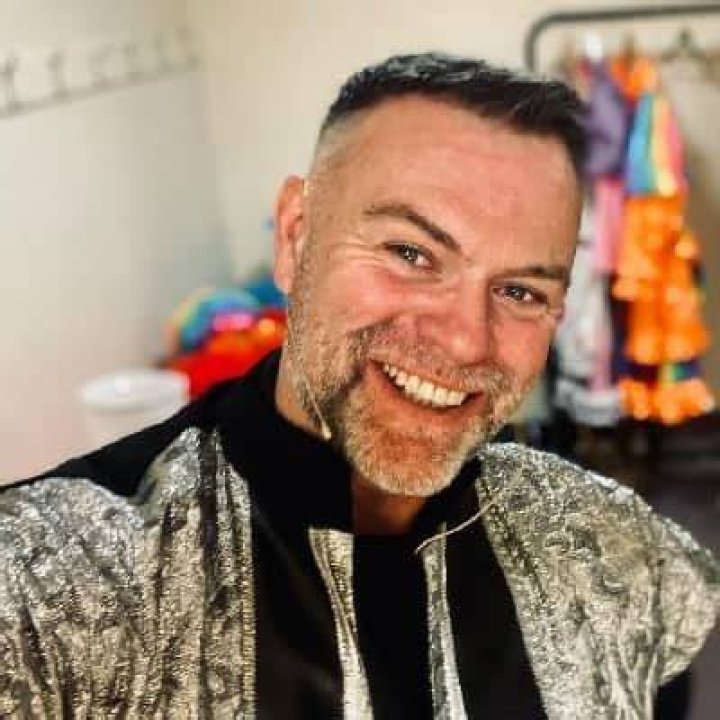 Julian Lewis Jones Bio, age, height, weight, family, movies, net worth