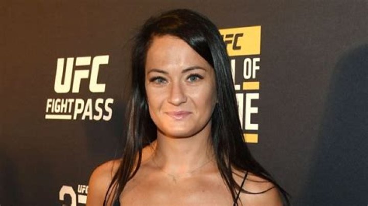 Karolina Kowalkiewicz in Bathing Suit is "Sending You a Little Warmth" — Celebwell